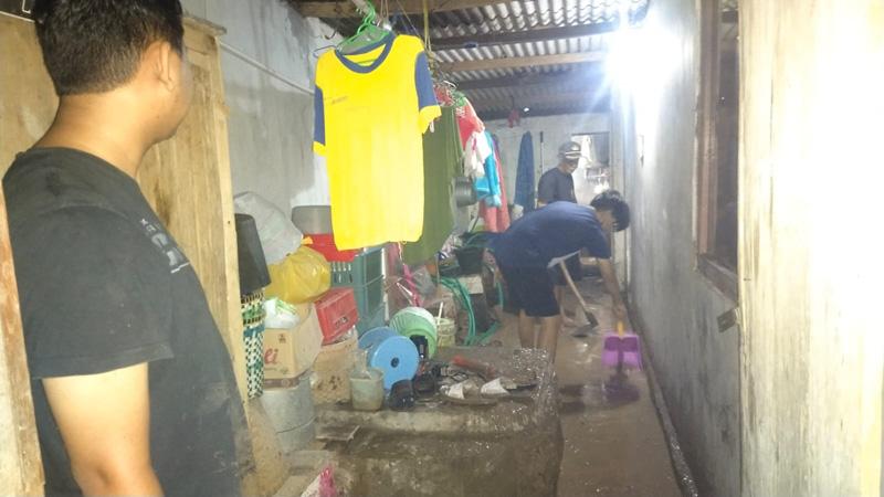 Tertimpa Tanah Longsor, Tembok dan Atap Rumah Warga Semarang Jebol