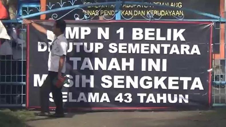 Sengketa Lahan, Pintu Gerbang Sekolah di Pemalang Ini Ditutup Warga 