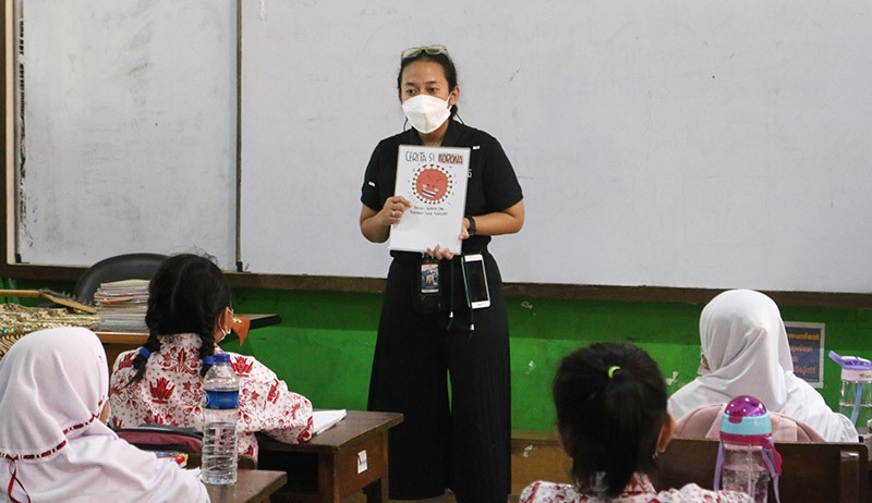 MNC Peduli Bagikan Masker-Hand Sanitizer untuk Murid SDN Cikini 01 Pagi - Bagian 5