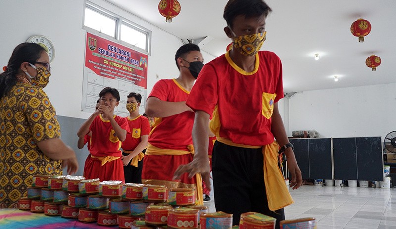 Sekolah di Semarang Jaga Tradisi Imlek dengan Bagi-Bagi Kue Keranjang - Bagian 3