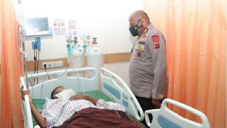 Jenguk Brimob yang Ditembak KKB, Kapolda Papua: Cepat Pulih agar Bisa Bertemu Keluarga