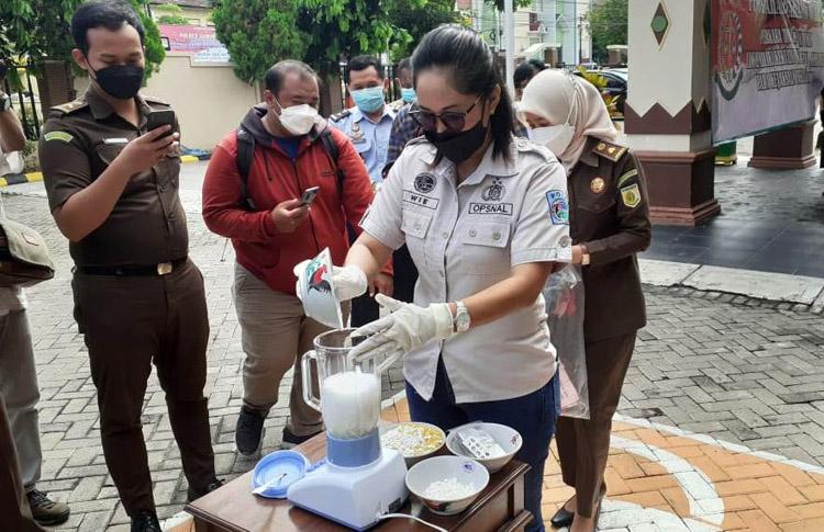 Musnahkan Barang Bukti, Kejari Gunungkidul Blender Obat-Obatan Terlarang   	