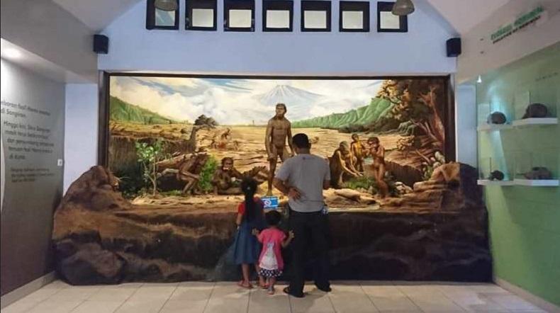 5 Penemuan di Indonesia yang Mendunia, Nomor 5 Lukisan Dinding 44.000 Tahun Tertua di Dunia
