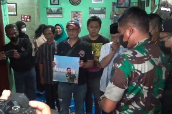 Gugur Ditembak KKB, Jenazah Serda Rizal Akan Diterbangkan ke Bandung Jumat Besok