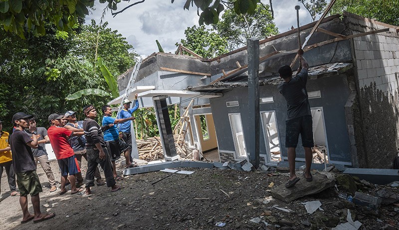 Rumah Rusak akibat Pergerakan Tanah di Desa Cilangkap Lebak - Bagian 3