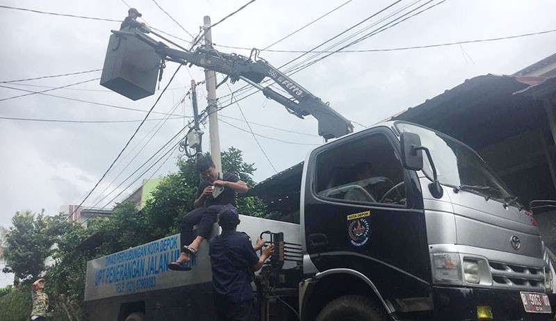 Tekan Angka Kriminalitas, Pemkot Depok Ganti Lampu PJU yang Mati - Bagian 1