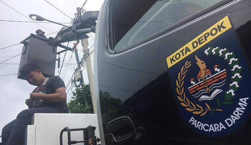 Tekan Angka Kriminalitas, Pemkot Depok Ganti Lampu PJU yang Mati - Bagian 3