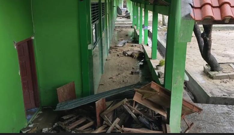title Hujan Deras, Sekolah di Kemusu Boyolali Terendam Banjir Hujan Deras, Sekolah di Kemusu Boyolali Terendam Banjir