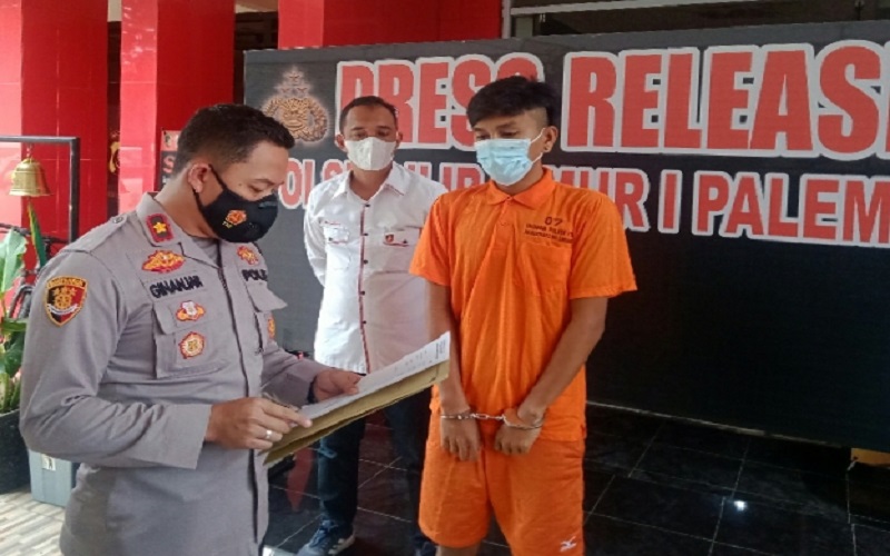 title Melawan Polisi, Penjambret Tas Perempuan di Palembang Ditembak Melawan Polisi, Penjambret Tas Perempuan di Palembang Ditembak