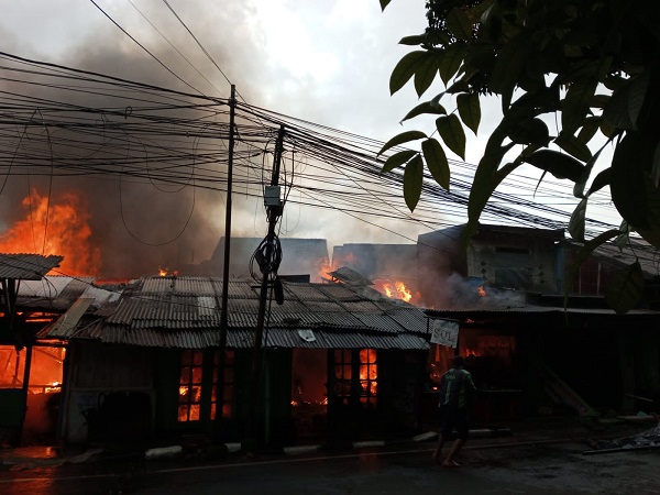 Kompor Nyala Ditinggal Pergi, 6 Kios Pedagang di Pasar Rebo Ludes Terbakar