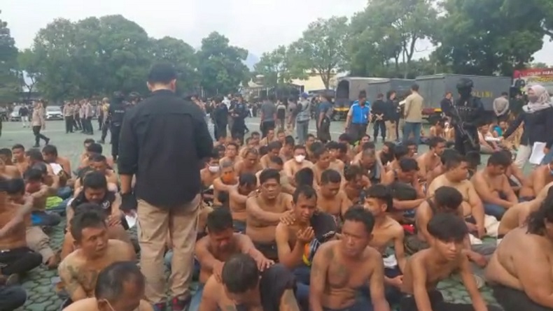 title Pascaaksi Anarkistis di Mapolda Jabar, Polisi Tangkap Ketum Ormas GMBI Pascaaksi Anarkistis di Mapolda Jabar, Polisi Tangkap Ketum Ormas GMBI