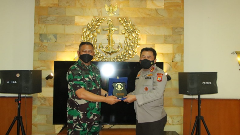 Kapolda Sulut Kunjungi Danlantamal VIII Manado, Bahas Sinergitas Jaga Keamanan Laut 