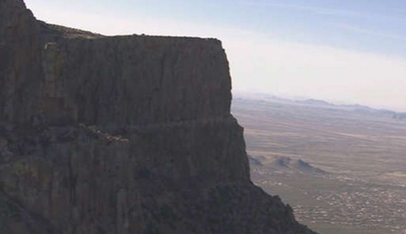 Tragis, Pendaki Gunung Tewas Terjatuh ke Jurang 230 Meter saat Potret Pemandangan
