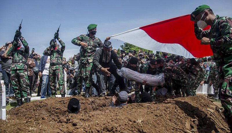 Suasana Pemakaman Prajurit TNI Gugur Ditembak Teroris KKB Papua - Bagian 1