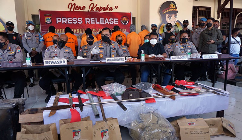 11 Tersangka Kerusuhan Kota Sorong Ditangkap - Bagian 1