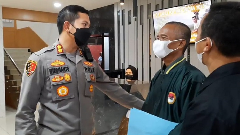 Dapat Restorative Justice, Guru Honorer Pembakar Sekolah di Cikelet Garut Menangis