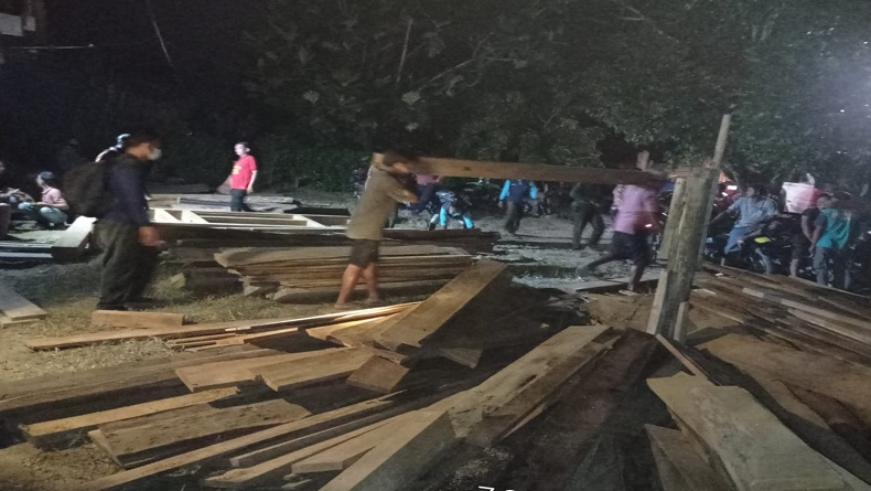 Ratusan Kayu Diduga Ilegal Disita Perhutani Randublatung Blora 