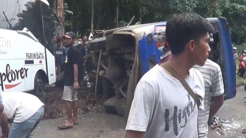 Tabrakan Mikrobus Lawan Bus Pariwisata di Tegal, 1 Tewas  