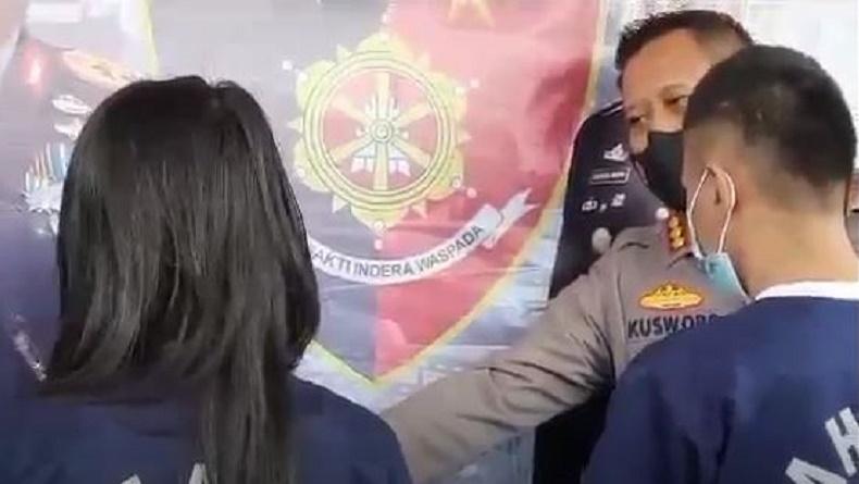 title Mahasiswi di Bandung Jual 2 Gadis ke Pria Hidung Belang, Tarif Kencan Rp700.000 Mahasiswi di Bandung Jual 2 Gadis ke Pria Hidung Belang, Tarif Kencan Rp700.000