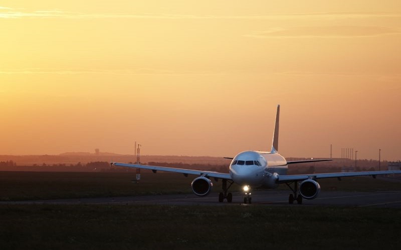 title Seorang Pria Tewas Terlindas Roda Pesawat Aibus A320, Tubuhnya Hancur  Seorang Pria Tewas Terlindas Roda Pesawat Aibus A320, Tubuhnya Hancur