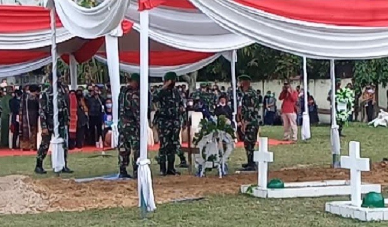 Tembakan Salvo Iringi Pemakaman Praka TH Barasa di TMP Kota Jambi