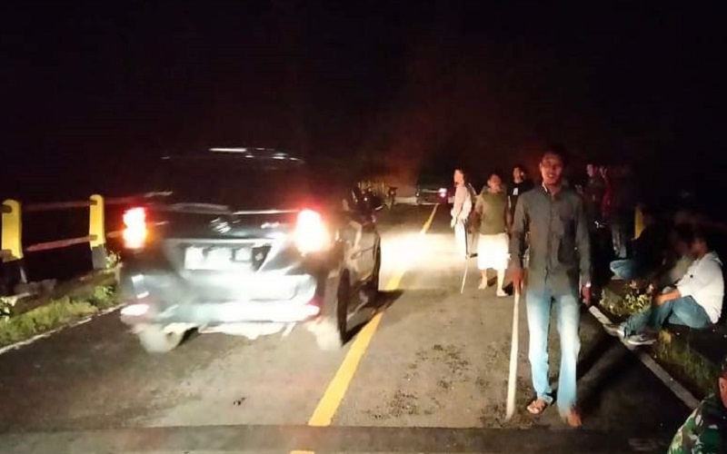 2 Warga Desa Bentrok di Madina, Gudang Ikan Dibakar