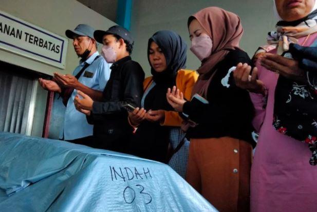 Jenazah DJ Indah Cleo Akan Dimakamkan di Samping Pusara Sang Ayah