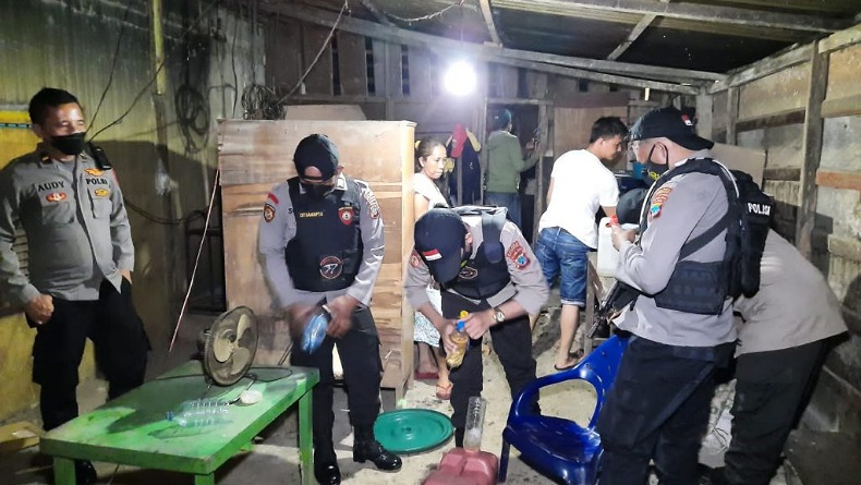 Ratusan Liter Miras Cap Tikus Diamankan Polres Kotamobagu 