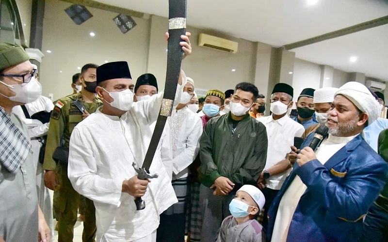 Cium Artefak Rosulullah, Edy Rahmayadi: Alhamdulillah, Betapa Besar Kebahagiaan Saya