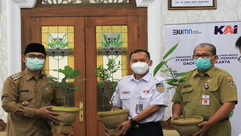 Penghijauan Sabuk Gunung di Temanggung, KAI Daop 6 Salurkan Ribuan Bibit Pohon 