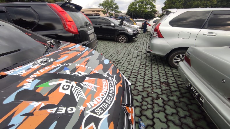 Ratusan Mobil dan Motor Milik Ormas Anarkistis di Mapolda Jabar Diduga Bodong