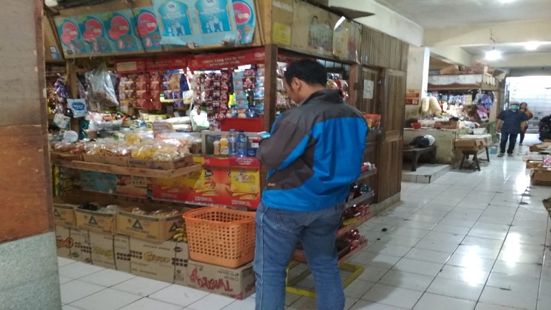title Tim Polres Salatiga Pantau Penjualan Minyak Goreng di Pasar Tradisional Tim Polres Salatiga Pantau Penjualan Minyak Goreng di Pasar Tradisional