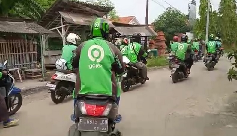 Pelanggan Viral di Cirebon yang Berkomentar Tak Sopan Kembali Temui Ojol, Ada Apa ?