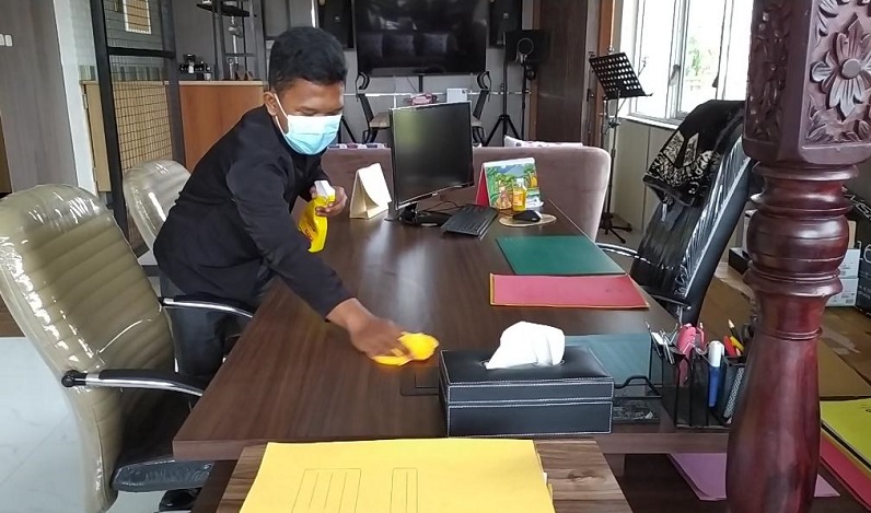 Viral Cleaning Service Polda Jatim Ditawari Jadi Polisi karena Hafal Alquran, Ini Kisahnya 