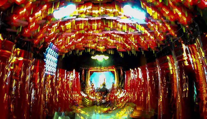 Suasana Sembahyang Tahun Baru Imlek dengan Prokes Ketat - Bagian 5