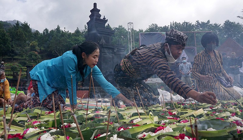 Promosi Candi Gedong Songo, Warga Bawa 1.000 Sajen dan Dupa - Bagian 2