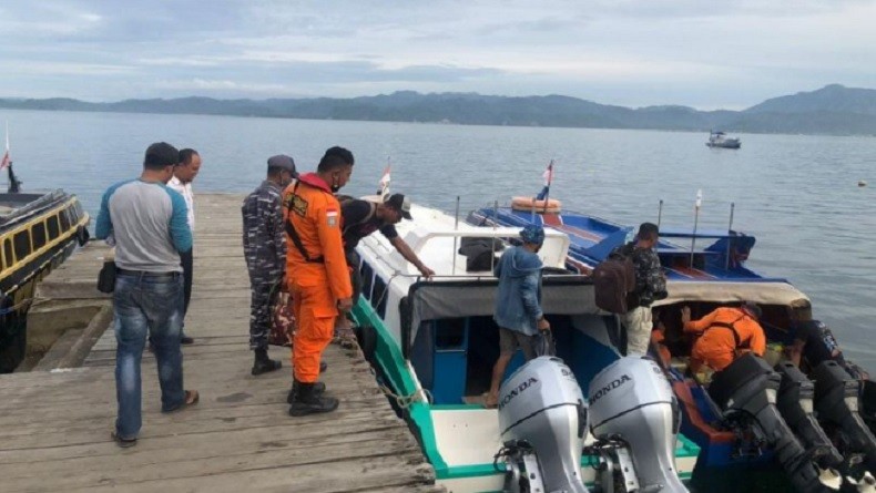 Kapal Ikan Berpenumpang 10 Orang di Ternate Tenggelam, Basarnas Lakukan Pencarian