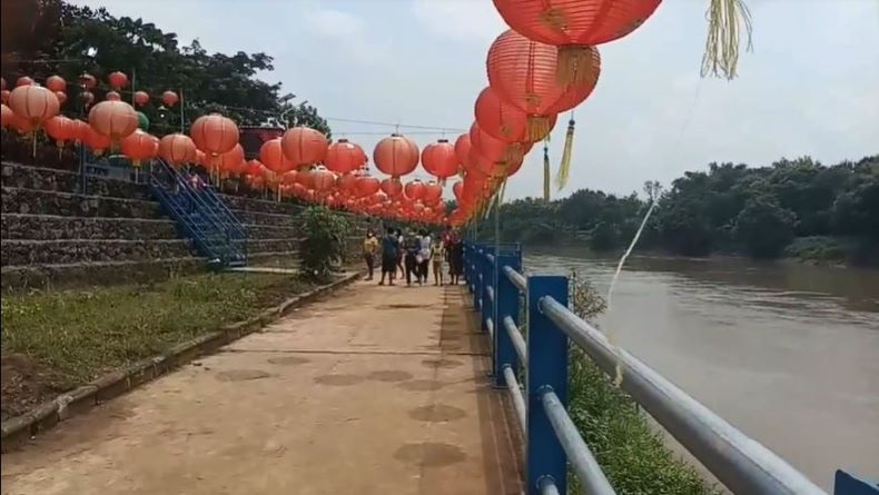 Taman Jogo Kali, Sajikan Keindahan Lampion di Tepi Sungai Bengawan Solo 