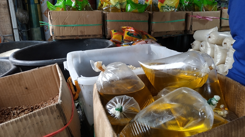 Pedagang Pasar Raya Tak Mau Turunkan Harga Minyak Goreng, Ini Alasannya