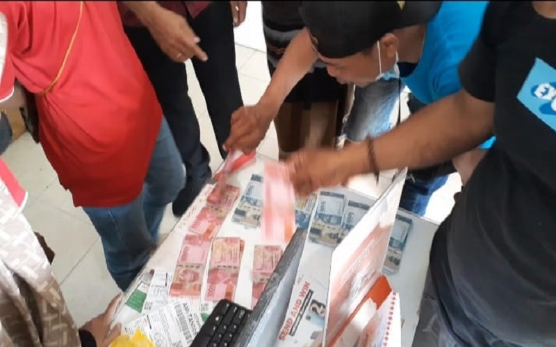 Pesan Uang Palsu Rp12 Juta, Pria di Lombok Ditangkap saat Ambil Paket