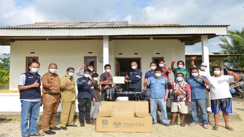 Dukung Kemajuan Desa, PT Timah Tbk Salurkan Mesin Tempel ke Nelayan Bangka