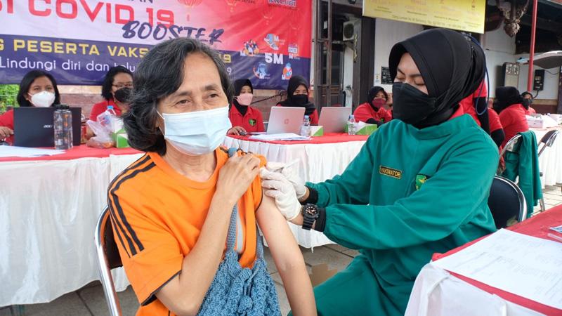 Perayaan Imlek, Polda Jateng Gelar Vaksinasi Booster di Kelenteng Tay Kak Sie 