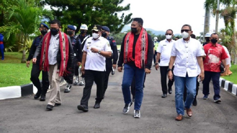 Tiba di Ambon, Dankor Brimob Disambut Gubernur dan Wakapolda Maluku