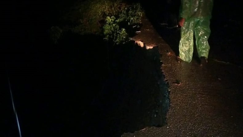 Dampak Banjir Solok Selatan, BPBD: Jembatan Putus, Longsor dan Tebing Runtuh