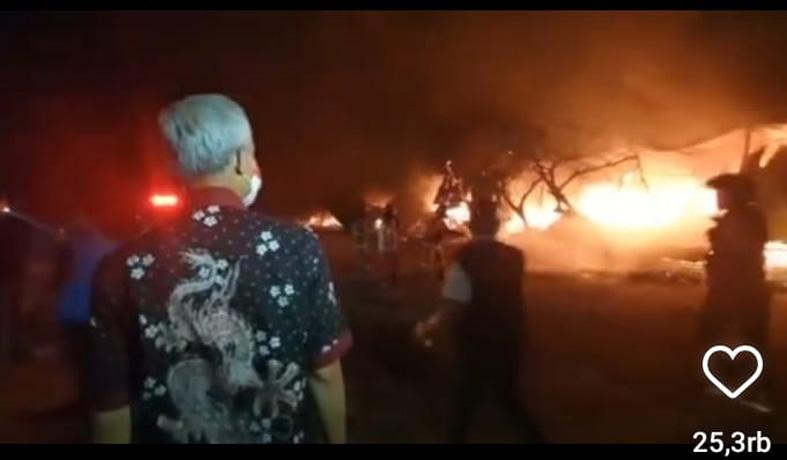 title Relokasi Pasar Johar Semarang Terbakar, Ganjar: Kita Langsung Kerahkan Pasukan Pemadam Relokasi Pasar Johar Semarang Terbakar, Ganjar: Kita Langsung Kerahkan Pasukan Pemadam