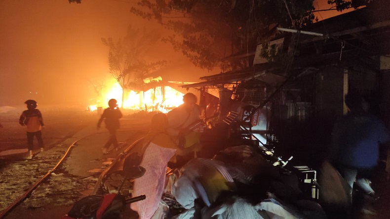 Api Lalap Hampir Separuh Relokasi Pasar Johar Semarang