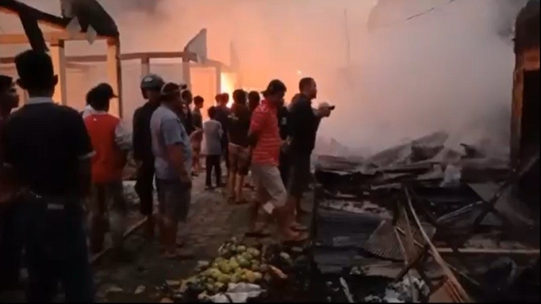 Puluhan Kios di Pasar Sentral Kabupaten Sinjai Ludes Terbakar