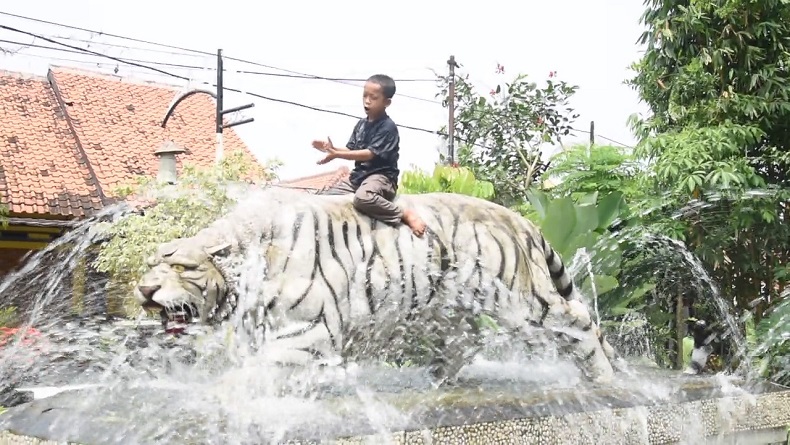 Anak Asuh Tunggangi Maung Bodas Siliwangi, Dedi Mulyadi Beri Nasihat Ini -  Bagian 1