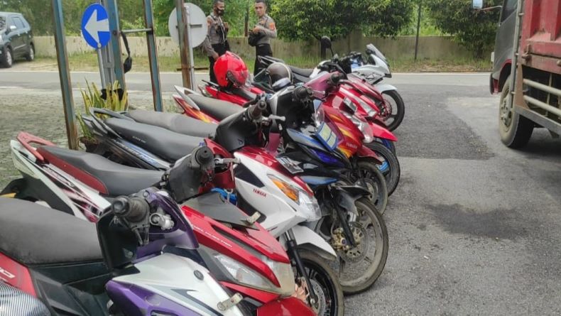 Razia Lalu Lintas, Satlantas Polres Bangka Barat Amankan Puluhan Sepeda Motor