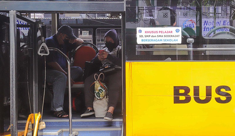 Kasus Covid-19 Tambah 27.197, Pasien Dievakuasi ke RSDC Wisma Atlet  - Bagian 1